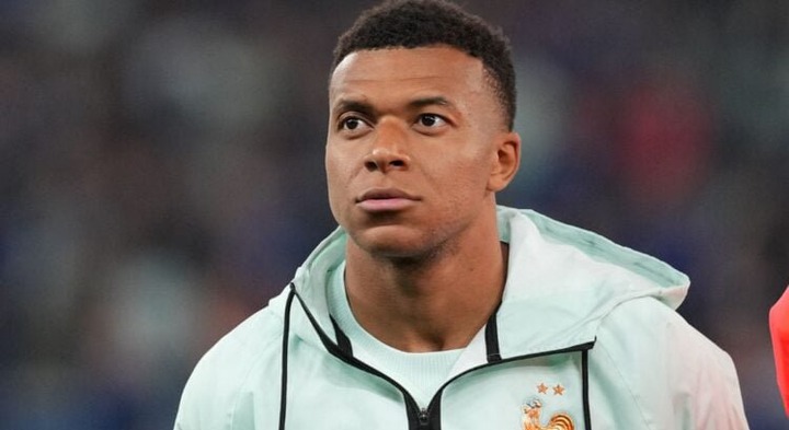 Kylian Mbappé : sa copine Ester Exposito lâche une bombe sur leur couple en pleine Coupe du Monde 2026