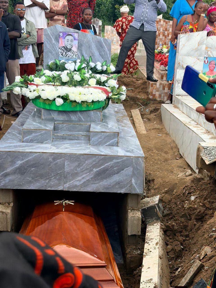 Côte d’Ivoire : l’artiste Adah Edmond dit Eddie inhumé au cimetière d’Anyama-Adjamé