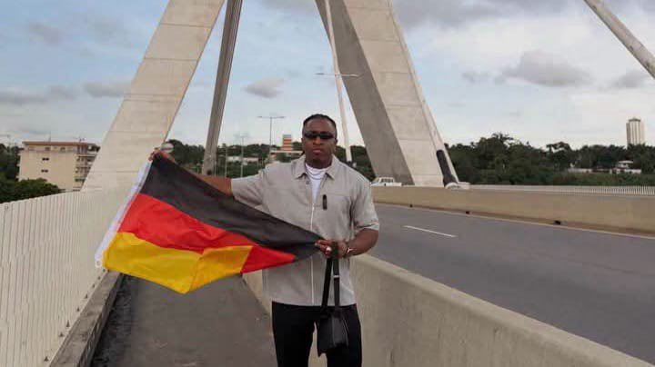 Un activiste camerounais réagit à l’interpellation d’Elysée le Snieper : « En 50 ans de pouvoir, quelle réalisation de Biya vaut le pont Ouattara ? »