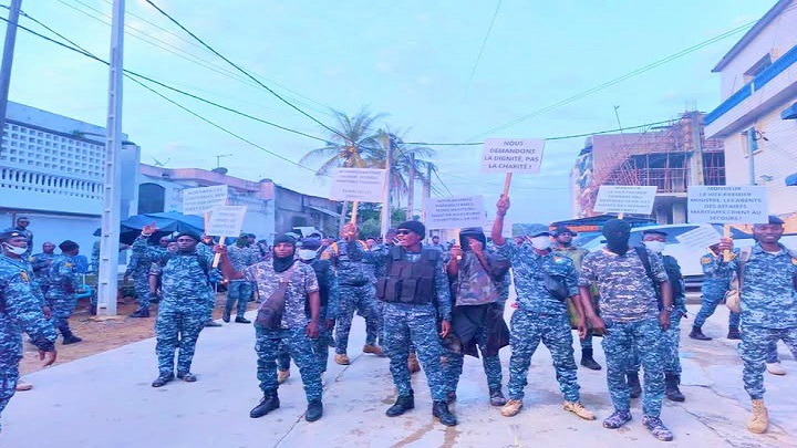 Côte d’Ivoire : 31 agents des Affaires maritimes condamnés à 12 mois de prison ferme suite à la grève du SYNABEPAM