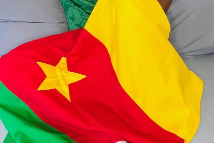 Arrestation d’Élysée le Sniper en Côte d’Ivoire : quand de vieilles vidéos rattrapent un influenceur camerounais