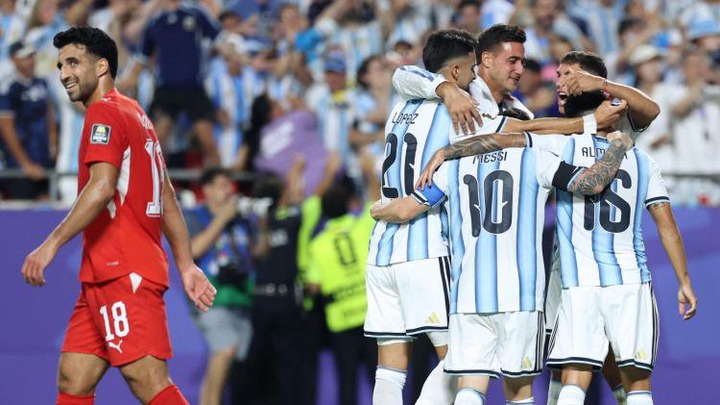 Coupe du monde 2026 : toujours en grande difficulté, l'Argentine vient à bout de la Suisse et rejoint l'Angleterre en demi-finale