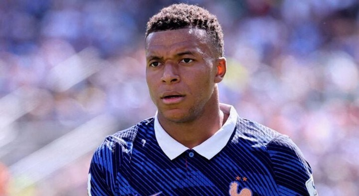 "C’est déshumanisant" : Kylian Mbappé ne supporte plus ce comportement "pesant" depuis qu’il est en couple avec Ester Exposito