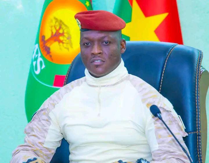 Attaque près de l’aéroport de Niamey : le Président de la Confédération AES  salue la bravoure des forces armées nigériennes