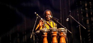 la-ministre-francoise-remarck-a-celebre-les-35-ans-de-carriere-de-bomou-bassa-pere-de-didi-b-entouree-du-rappeur-et-de-bomou-mamadou