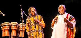 la-ministre-francoise-remarck-a-celebre-les-35-ans-de-carriere-de-bomou-bassa-pere-de-didi-b-entouree-du-rappeur-et-de-bomou-mamadou