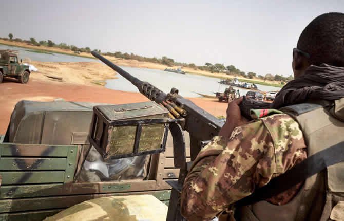 Terroristes au Mali : Le carburant et les armes manquent, les FAMa et l'Africa Corps serrent l'étau